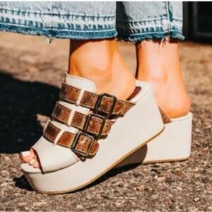 NEW FREEBIRD Beige Landi Platform Sandals size 8 (New in Box)